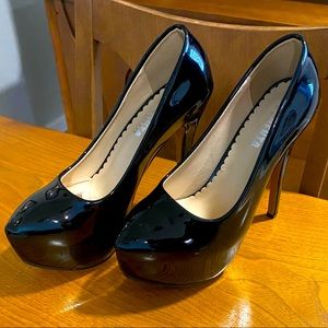 Ochenta Women’s Black Patent Leather Platform Pumps 5.5” Heels